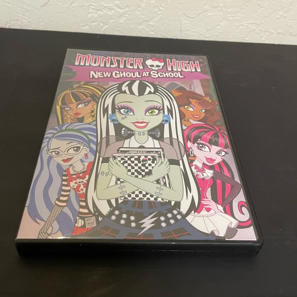 “Monster High: New Ghoul At School” Old Movie